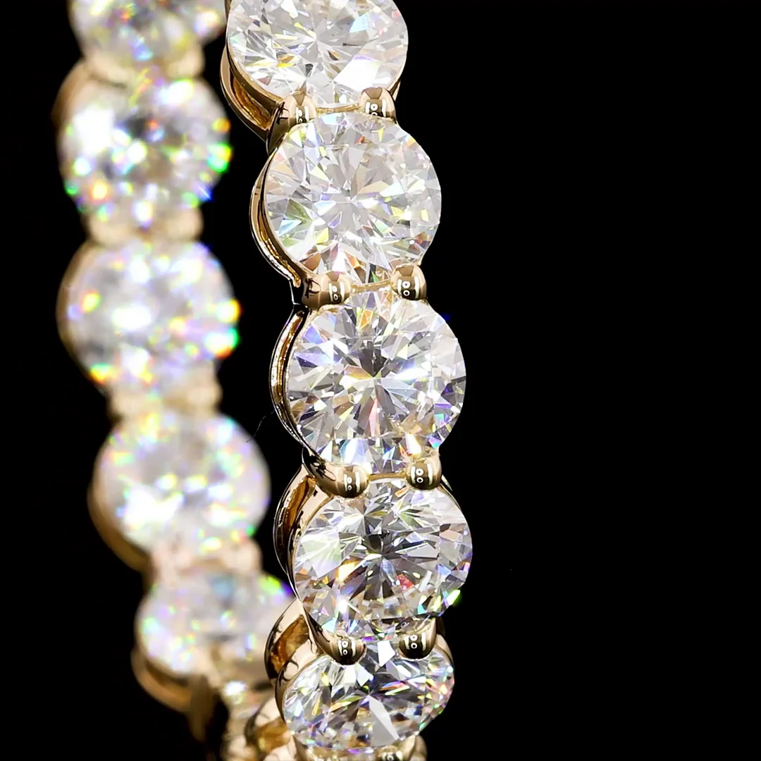 4.95 Cts 18k Yellow Gold Round Shape Hoops Earring - Image 3