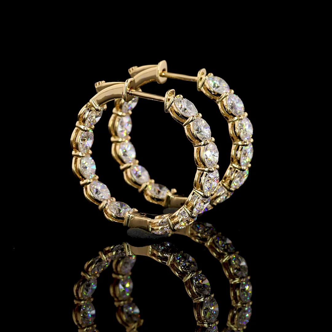 4.95 Cts 18k Yellow Gold Round Shape Hoops Earring - Video