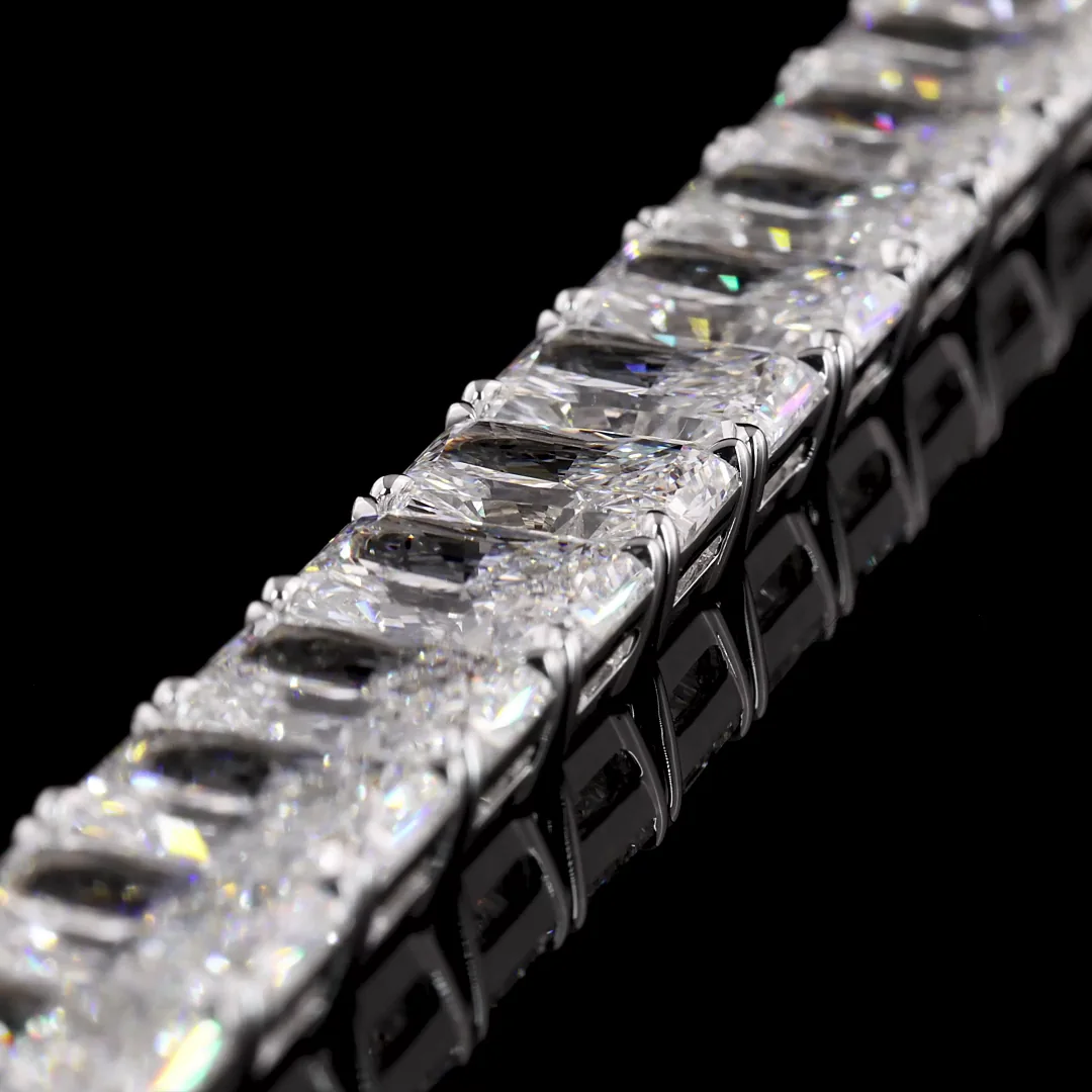 53.79 Cts 18k White Gold Radiant Shape Tennis Bracelet - Image 4
