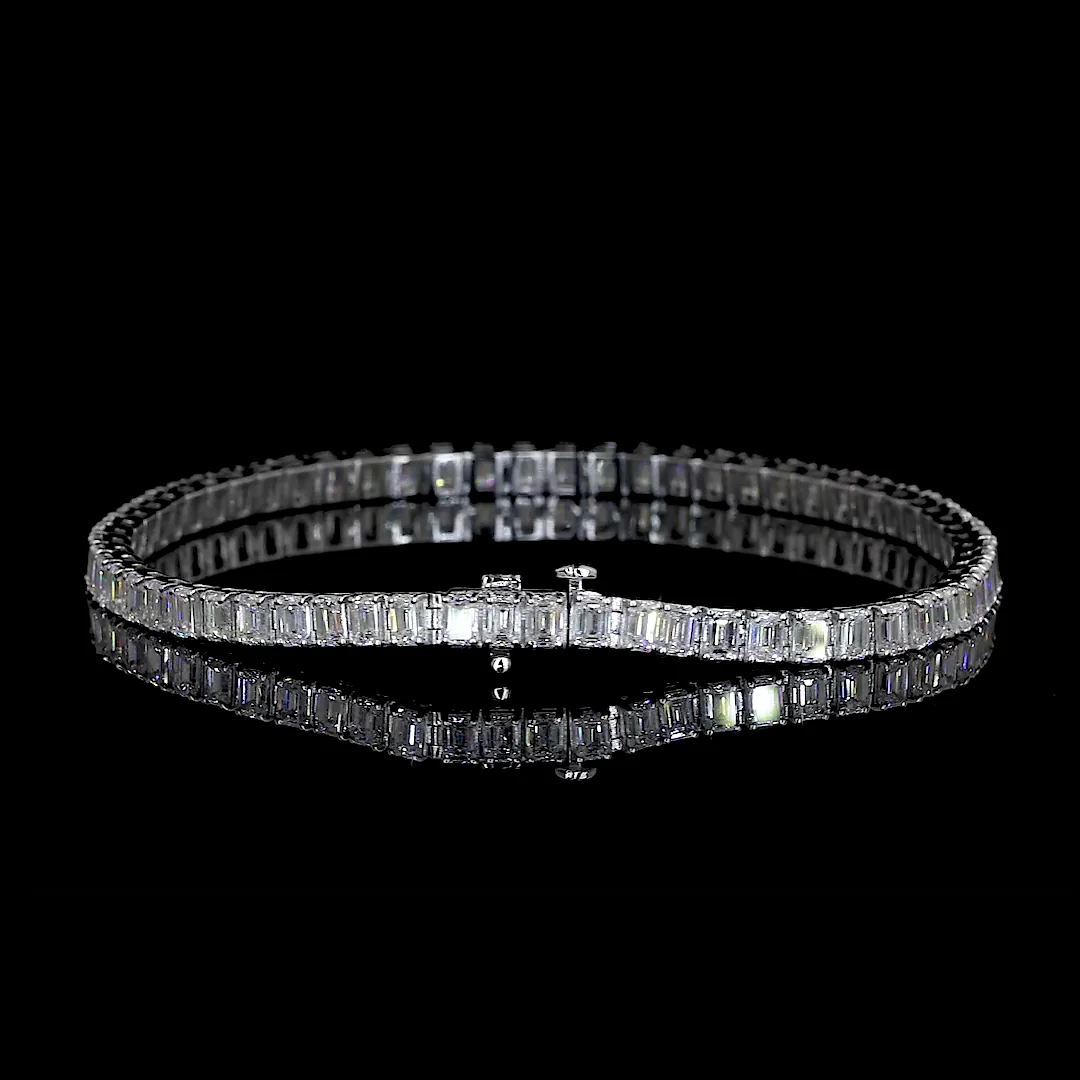 14.62 Cts 14k White Gold Emerald Shape Tennis Bracelet - Image 2