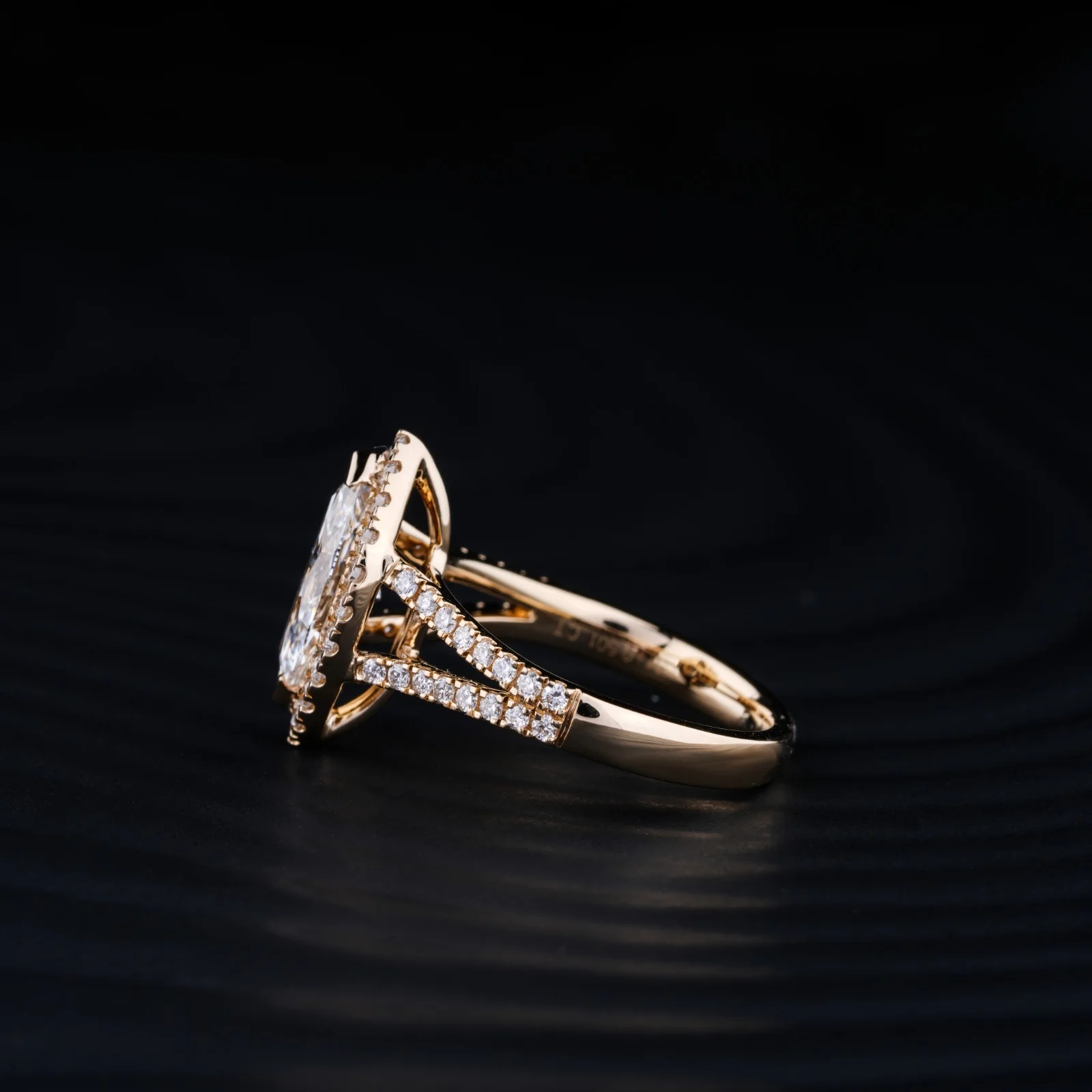 3.81 Cts 14k Yellow Gold Marquise Shape Split Shank Ring - Image 4