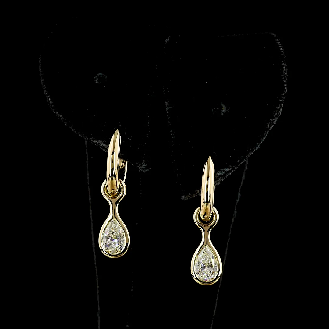 1.09 Cts 14k Yellow Gold Pear Shape Hanging Earring