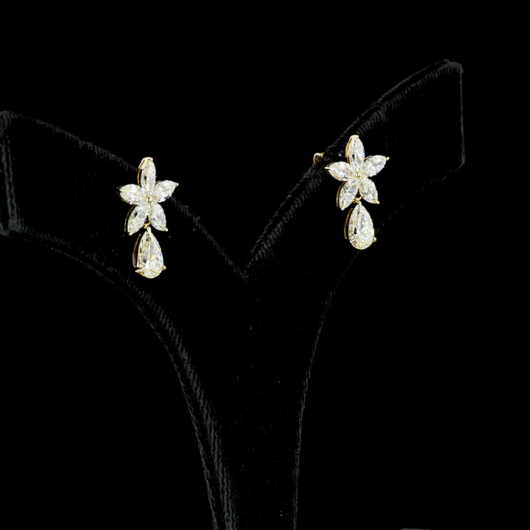 3.25 Cts 14k Yellow Gold Pear Shape Hanging Earring