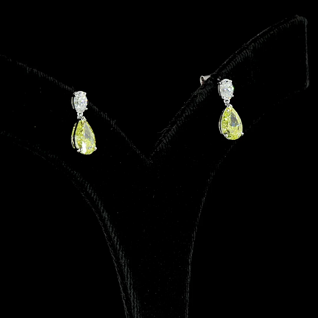 2.62 Cts 14k White Gold Pear Shape Hanging Earring