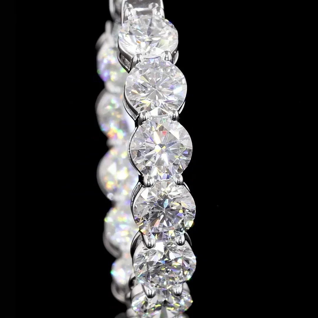 5.12 Cts 18k White Gold Round Shape Hoops Earring